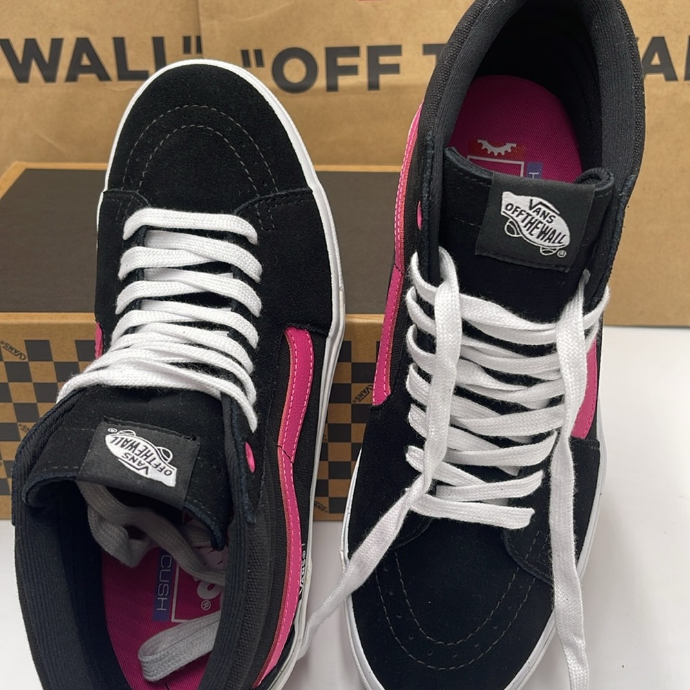 Vans Men’s Bmx Sk8-Hi Black/Magenta
VN0005V0KMN Sneakers - Picture 12 of 16